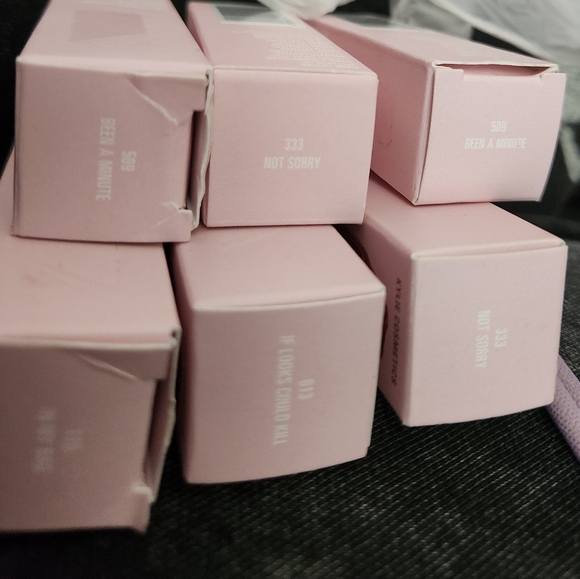 Kylie Cosmetics - Picture 2 of 3